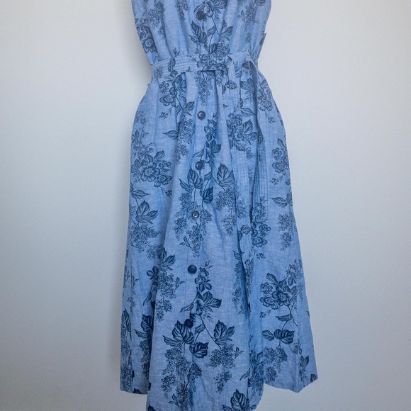 Sleeveless Button-Down Midid Dress - Picture 2 of 6